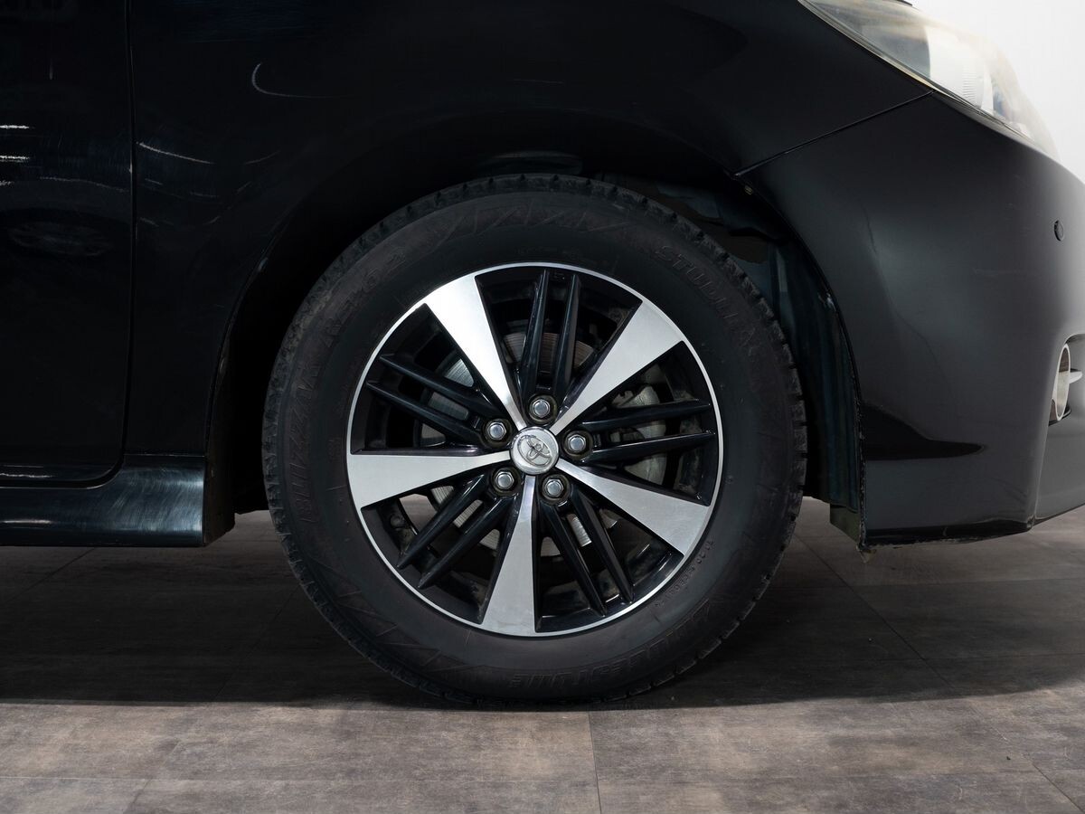 Toyota Wish 2015 - фото автомобиля