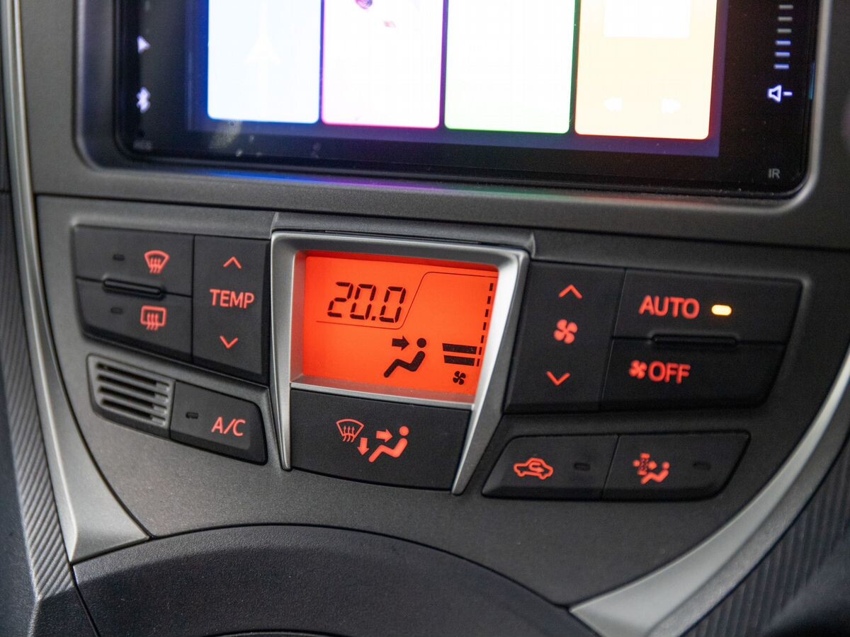 Toyota Ractis 2011 - фото автомобиля