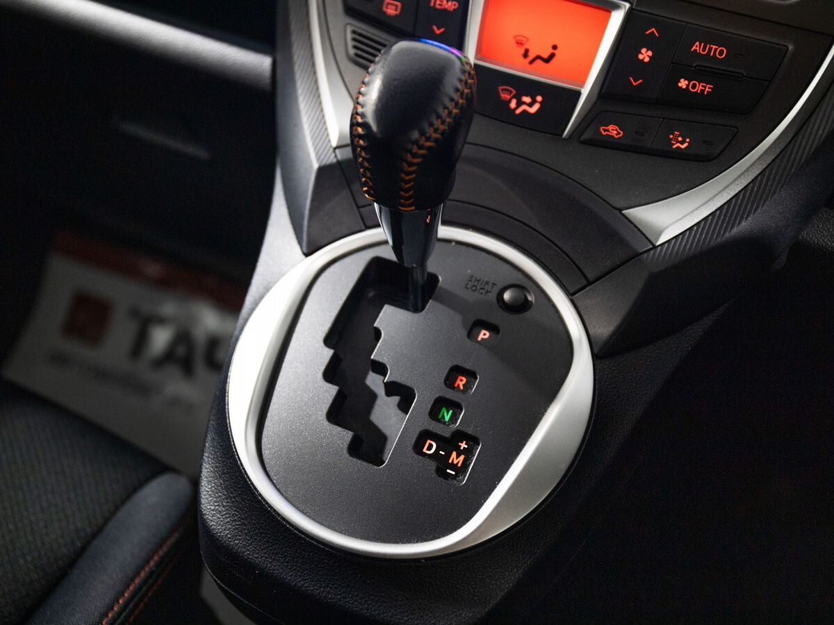 Toyota Ractis 2011 - фото автомобиля