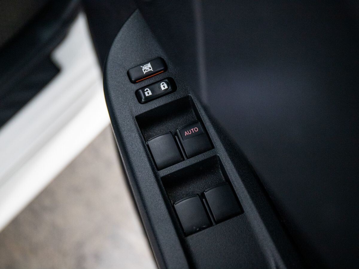 Toyota Ractis 2011 - фото автомобиля