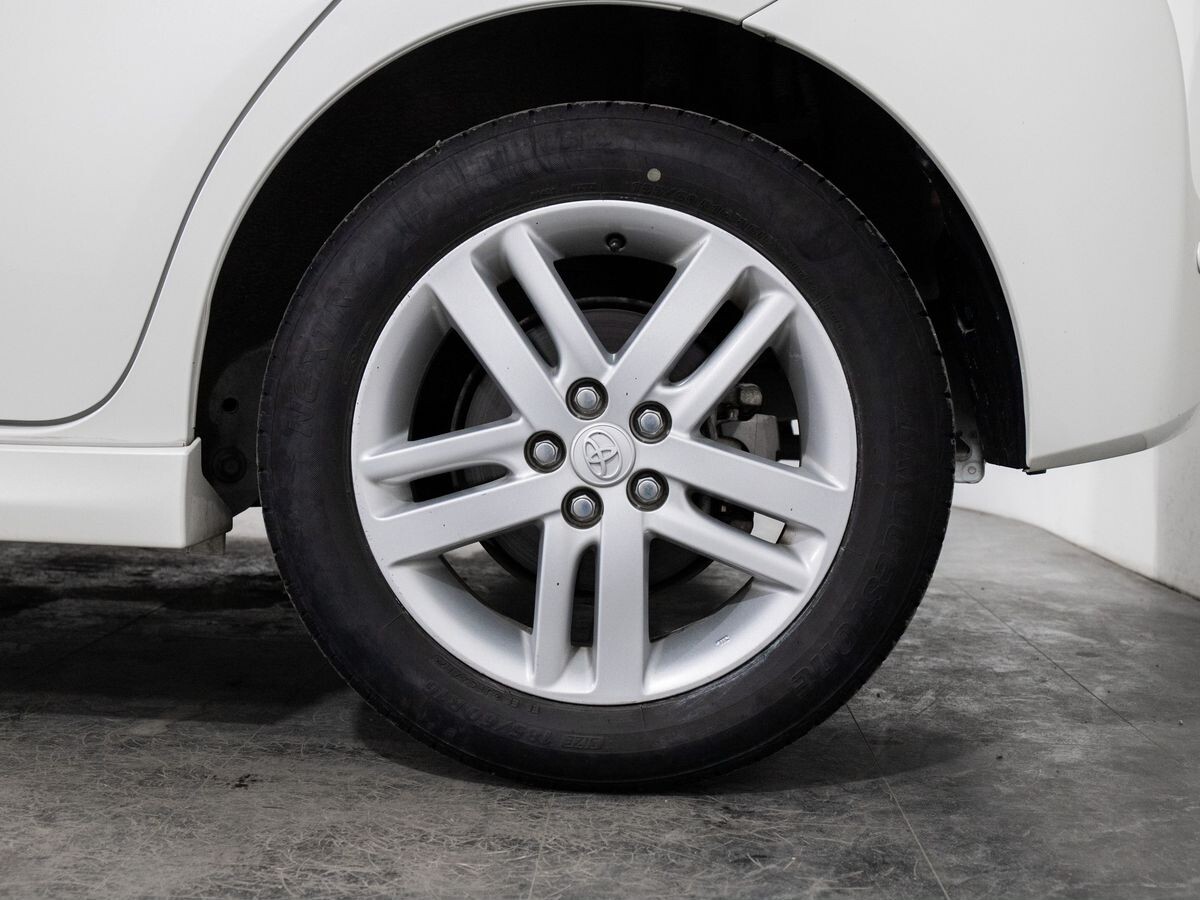 Toyota Ractis 2011 - фото автомобиля