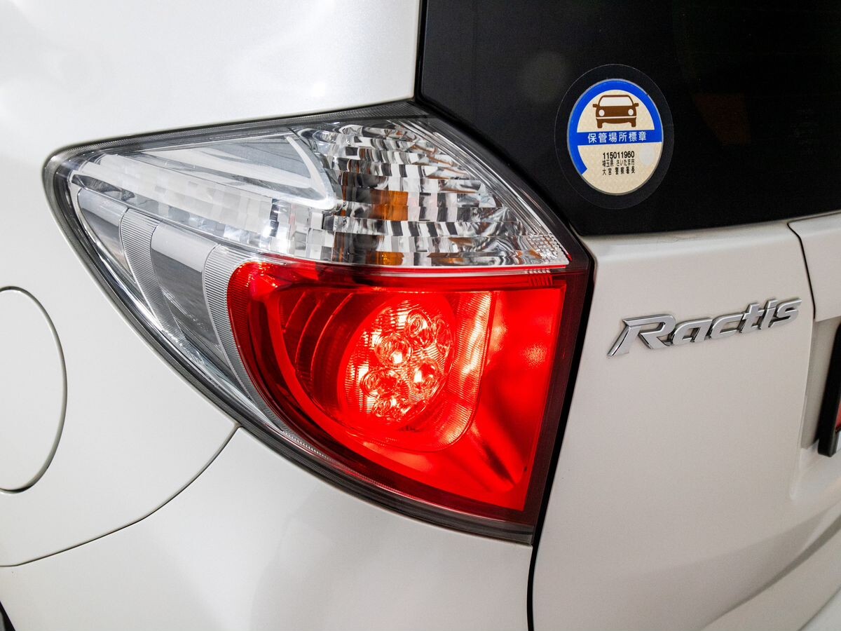 Toyota Ractis 2011 - фото автомобиля