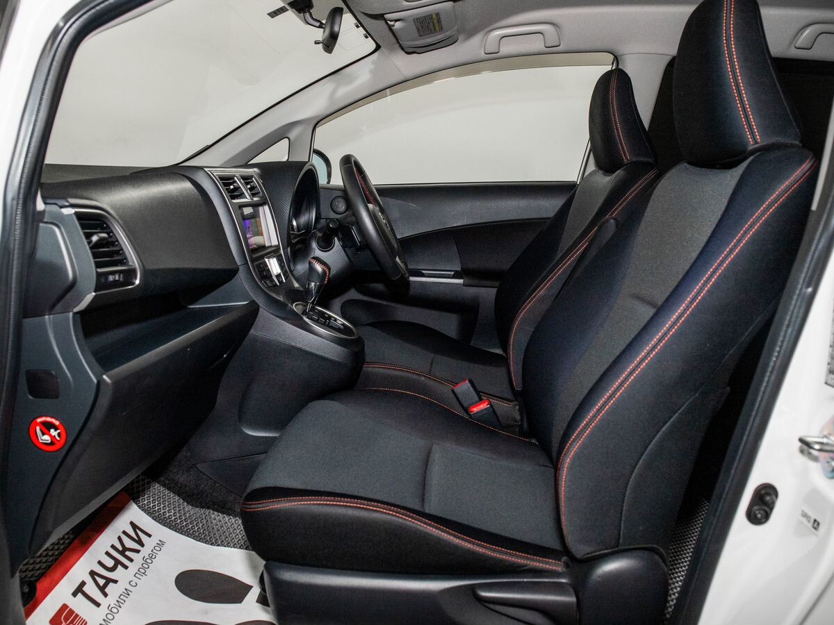 Toyota Ractis 2011 - фото автомобиля