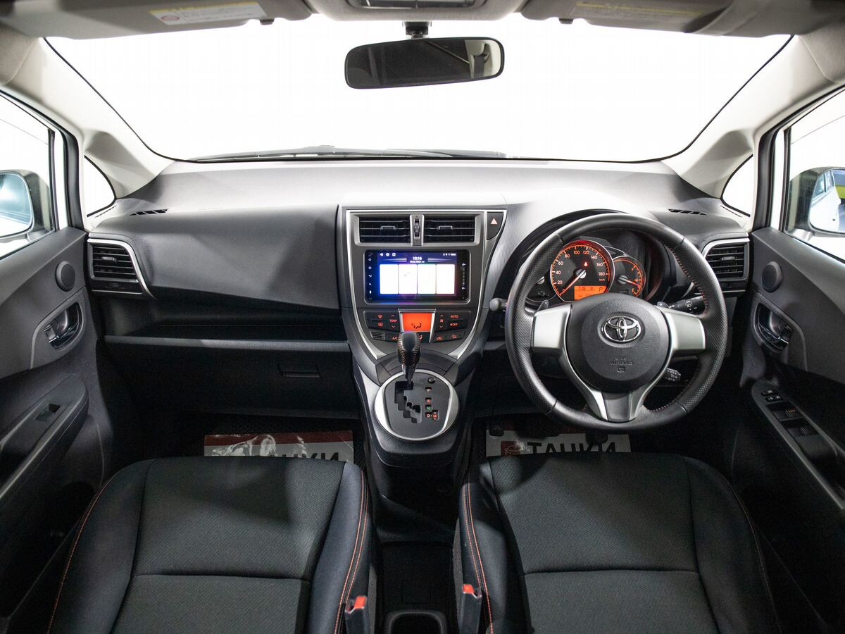 Toyota Ractis 2011 - фото автомобиля