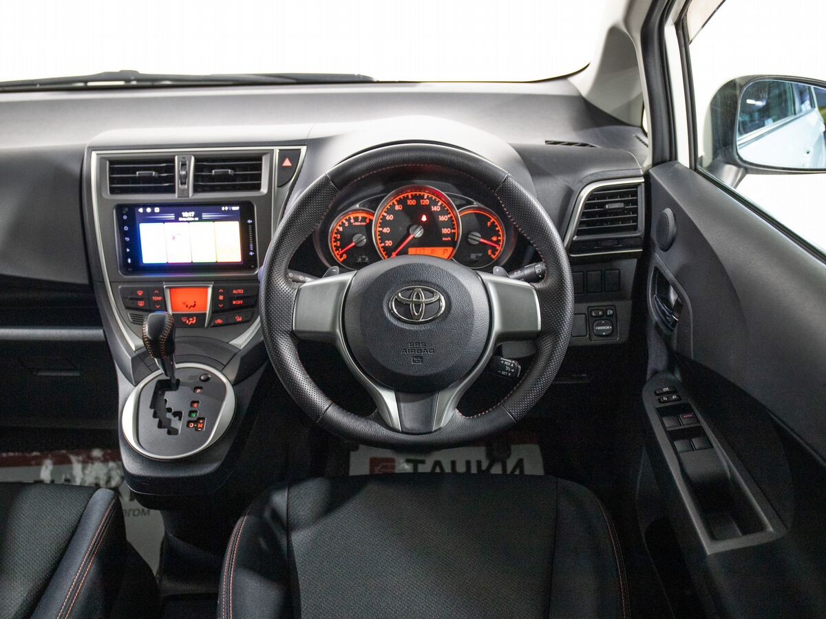 Toyota Ractis 2011 - фото автомобиля