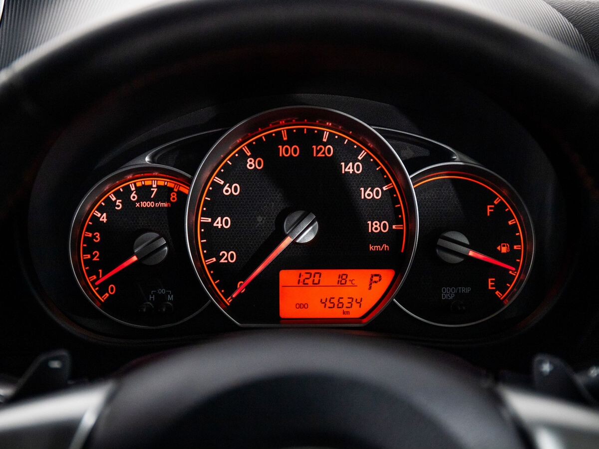 Toyota Ractis 2011 - фото автомобиля