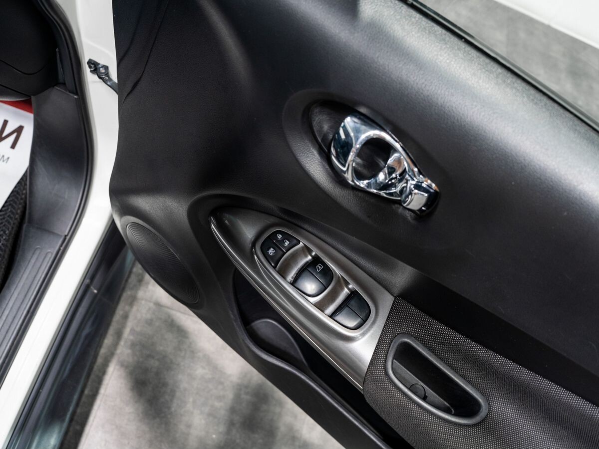 Nissan Juke 2011 - фото автомобиля