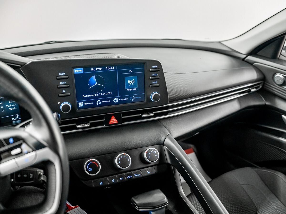 Hyundai Elantra 2021 - фото автомобиля