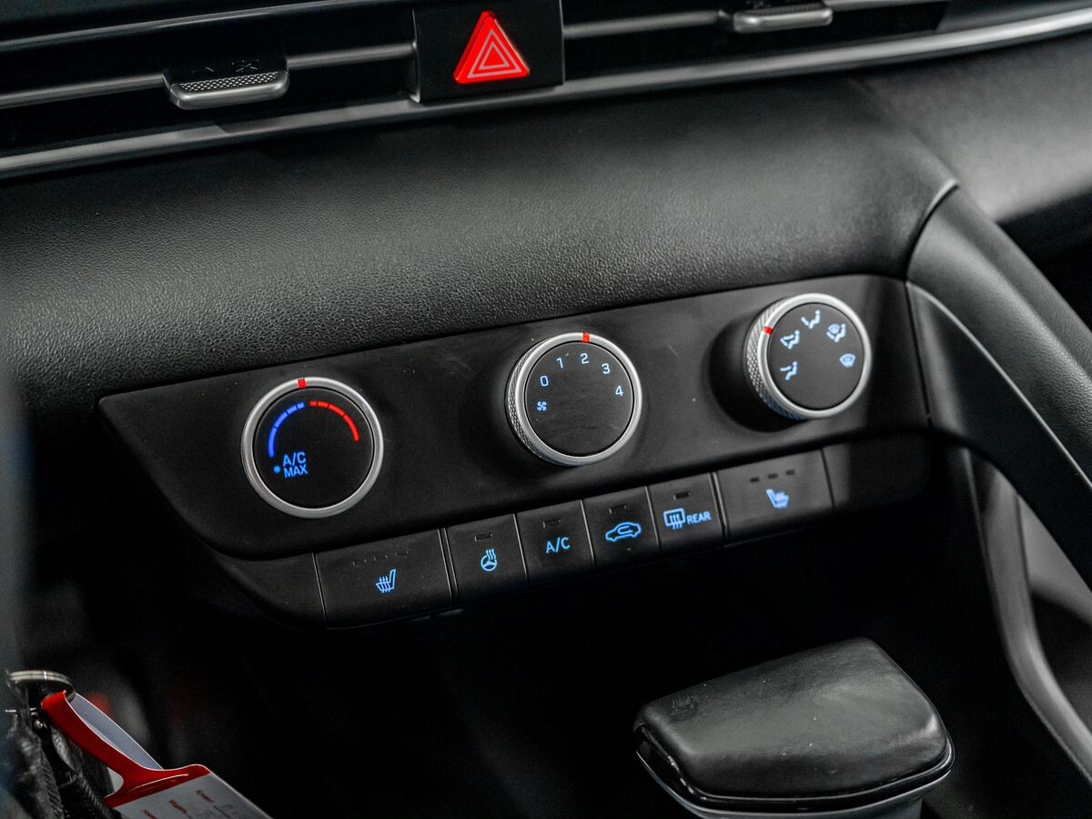 Hyundai Elantra 2021 - фото автомобиля