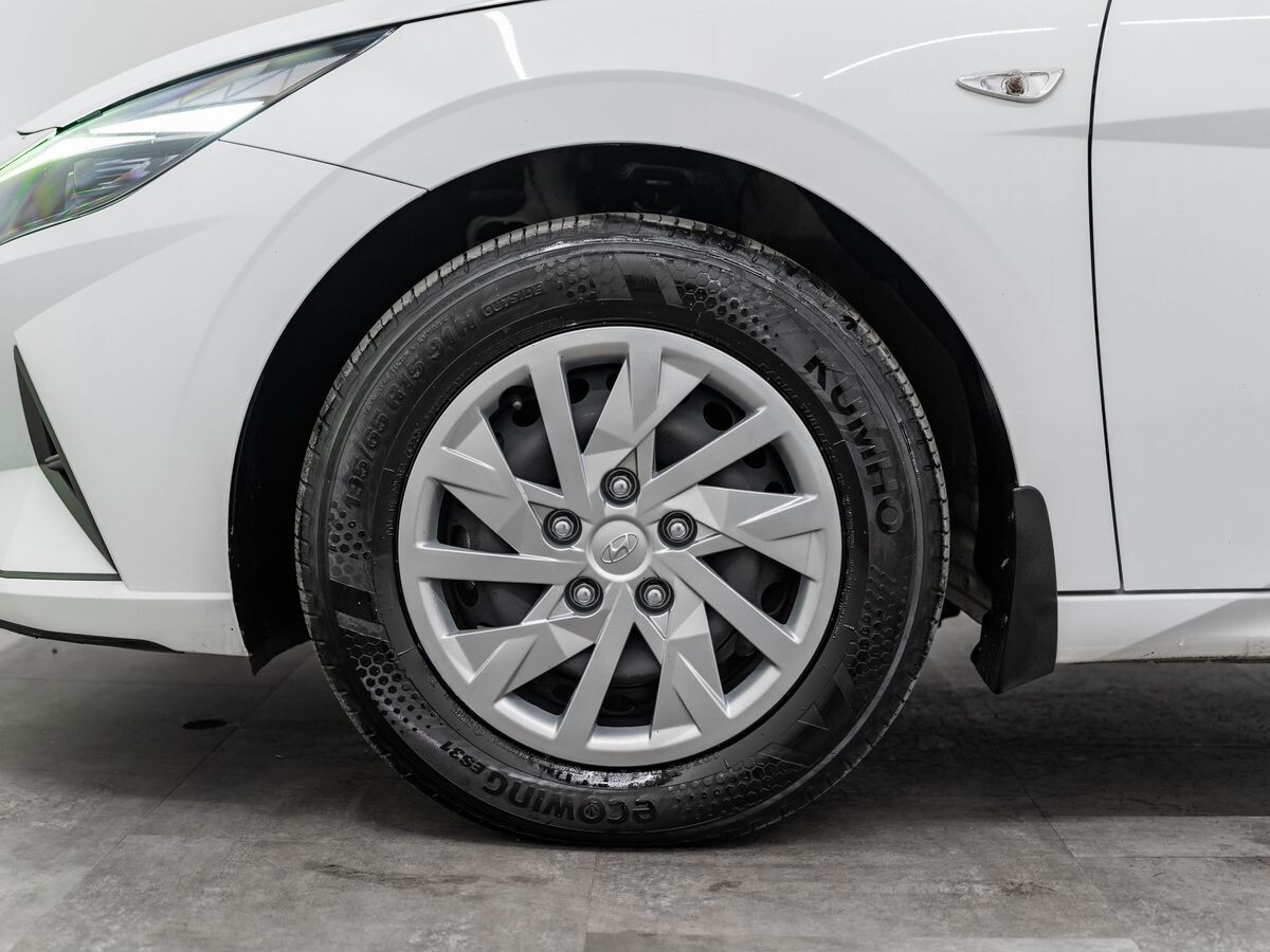 Hyundai Elantra 2021 - фото автомобиля