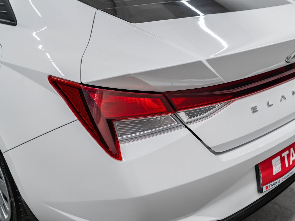 Hyundai Elantra 2021 - фото автомобиля