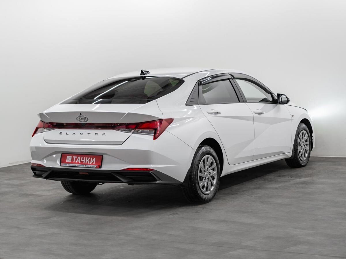 Hyundai Elantra 2021 - фото автомобиля