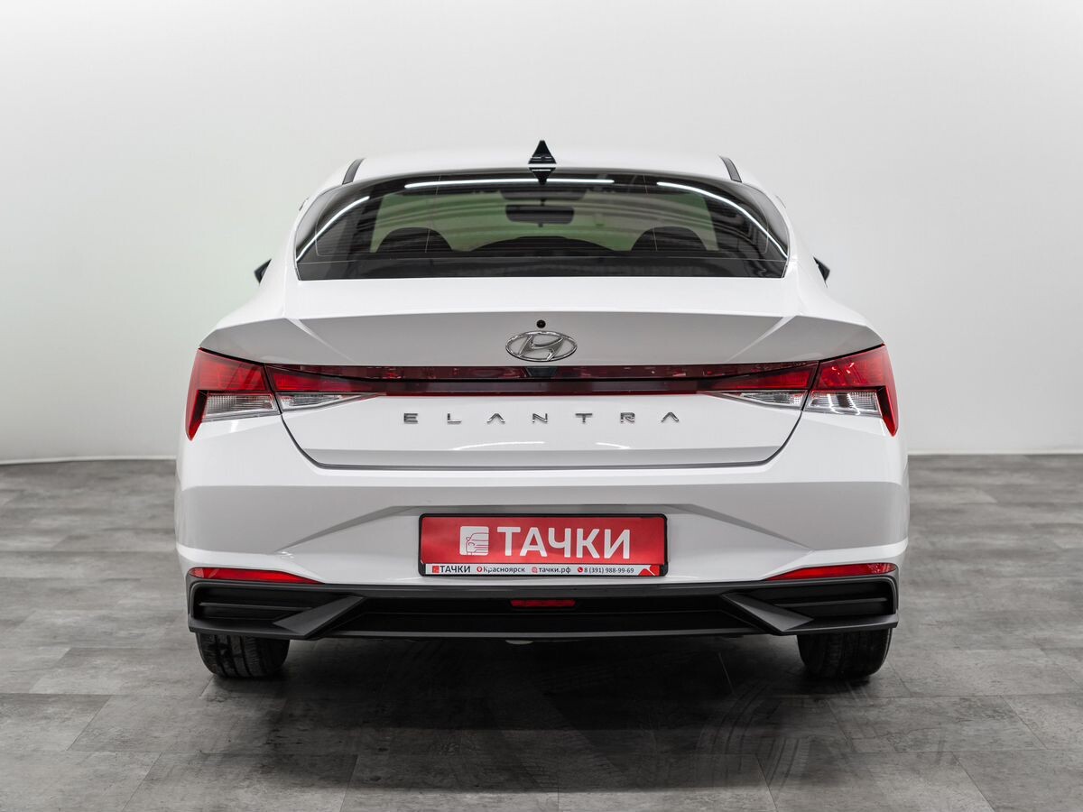 Hyundai Elantra 2021 - фото автомобиля