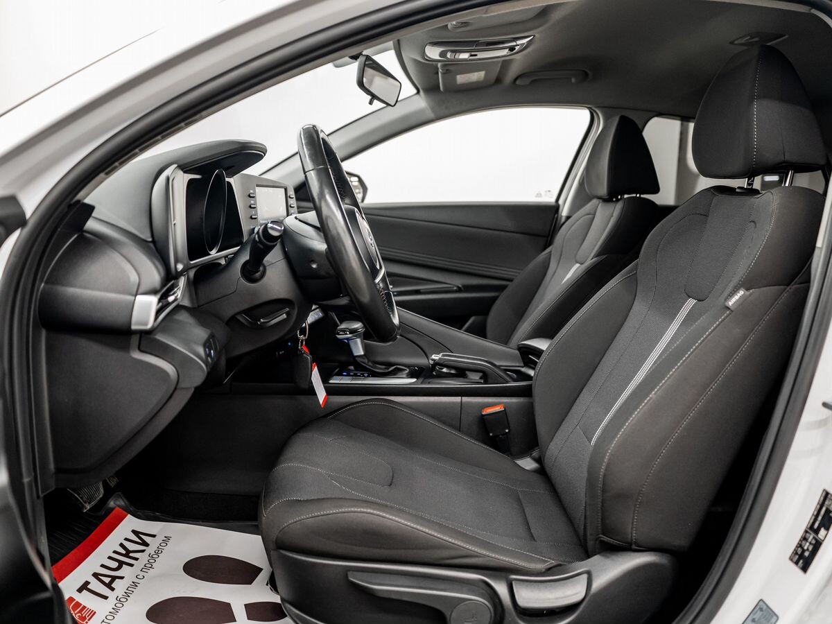 Hyundai Elantra 2021 - фото автомобиля