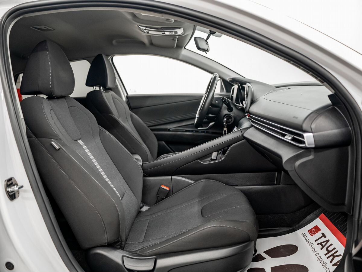 Hyundai Elantra 2021 - фото автомобиля