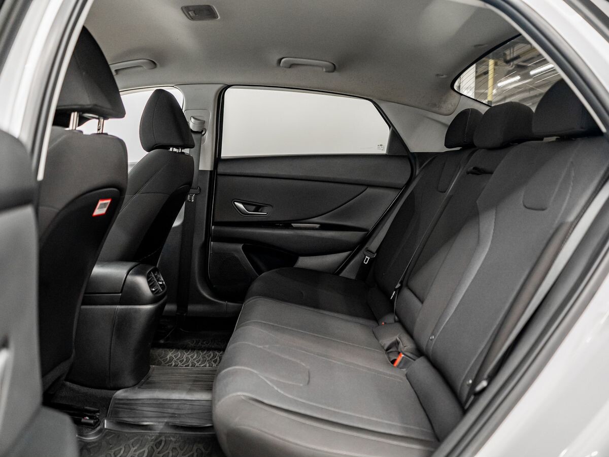 Hyundai Elantra 2021 - фото автомобиля