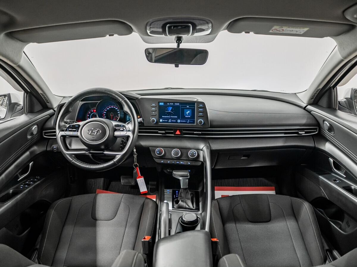 Hyundai Elantra 2021 - фото автомобиля