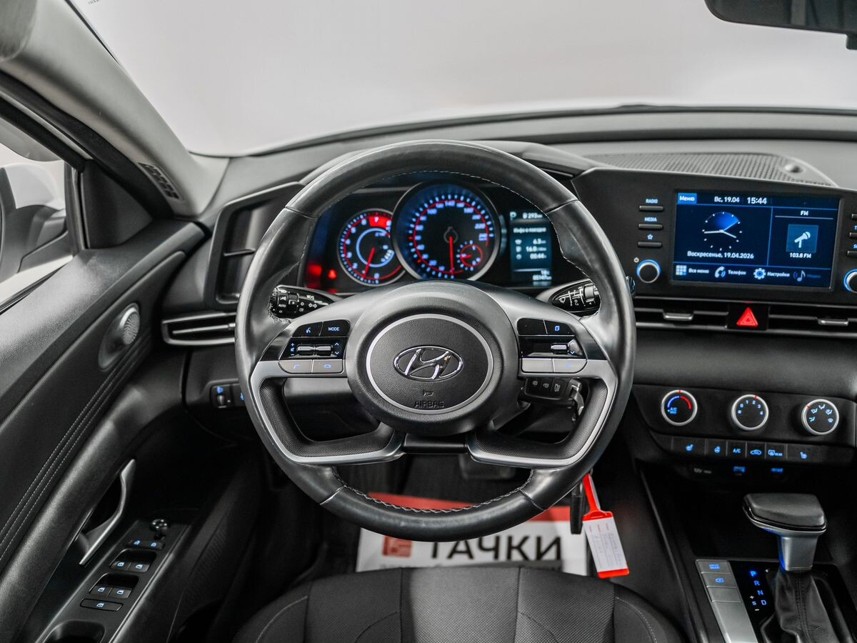 Hyundai Elantra 2021 - фото автомобиля