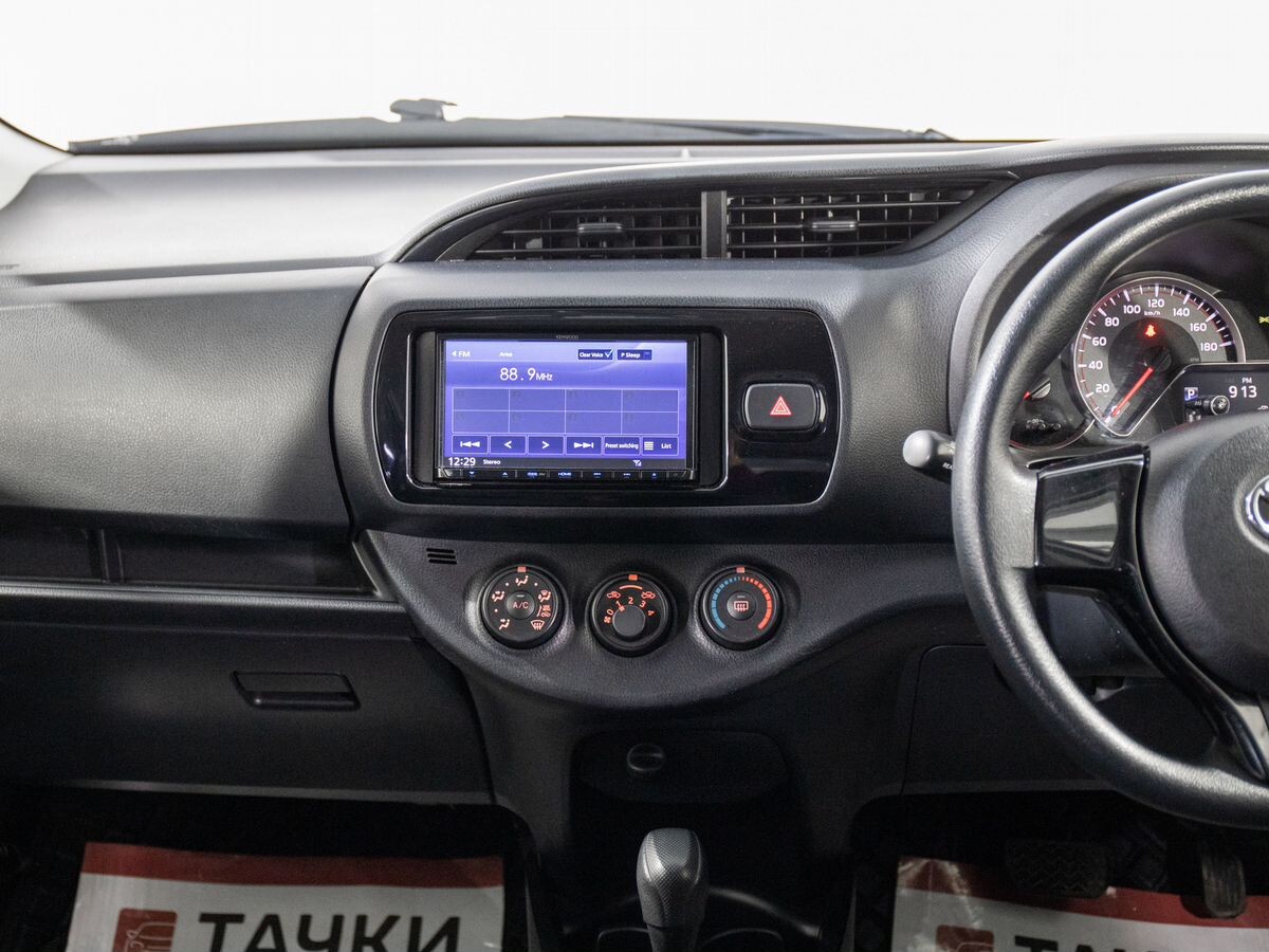 Toyota Vitz 2019 - фото автомобиля