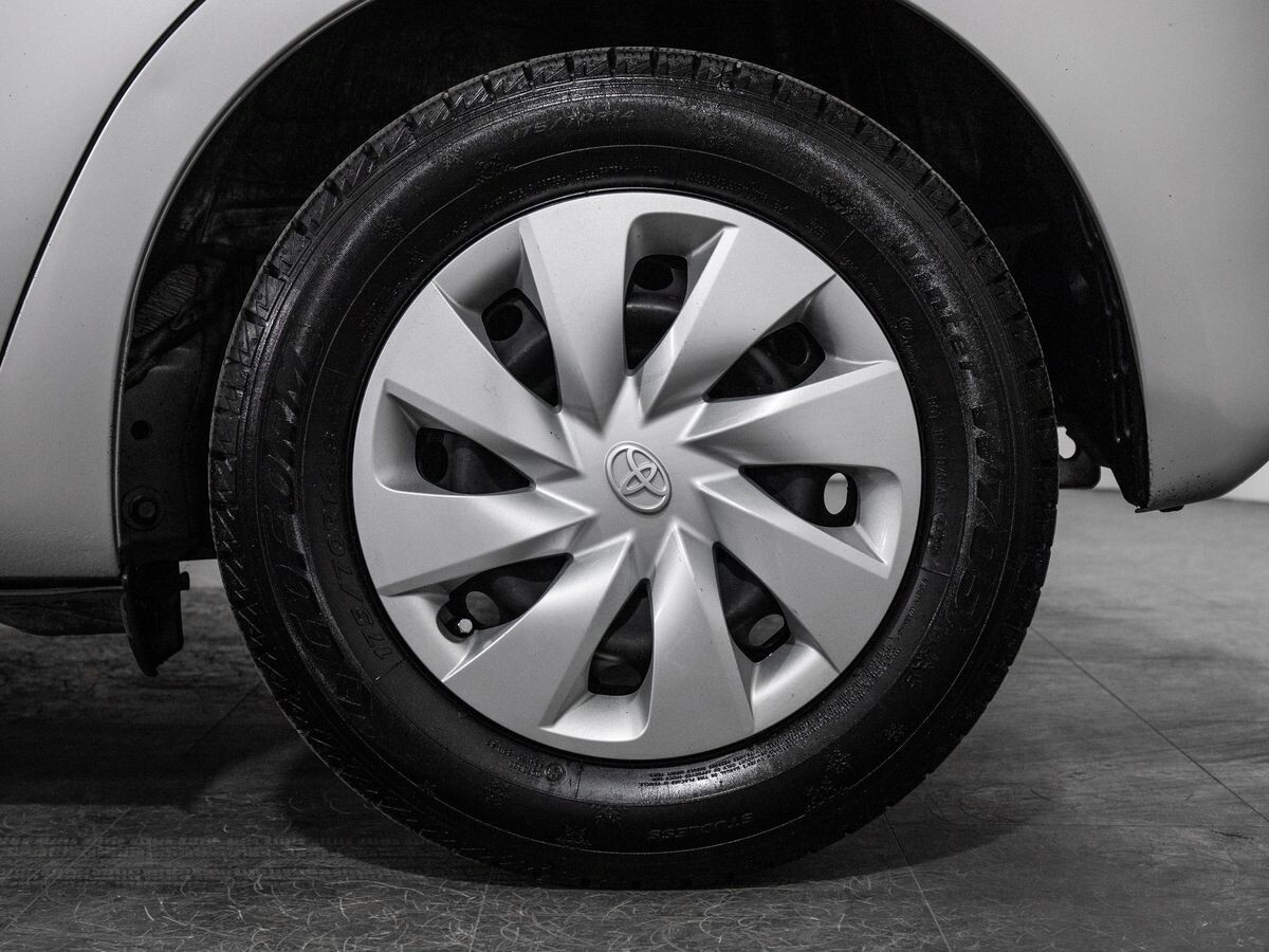 Toyota Vitz 2019 - фото автомобиля