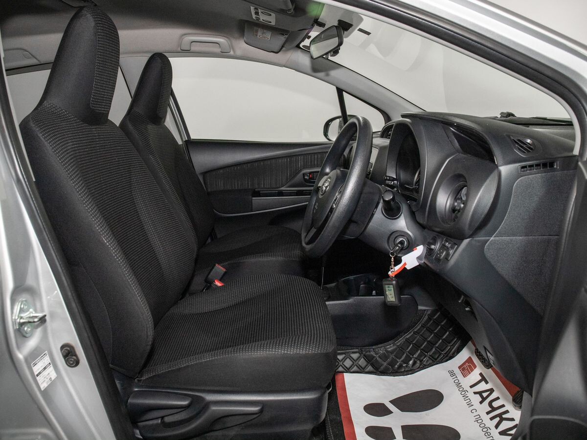 Toyota Vitz 2019 - фото автомобиля