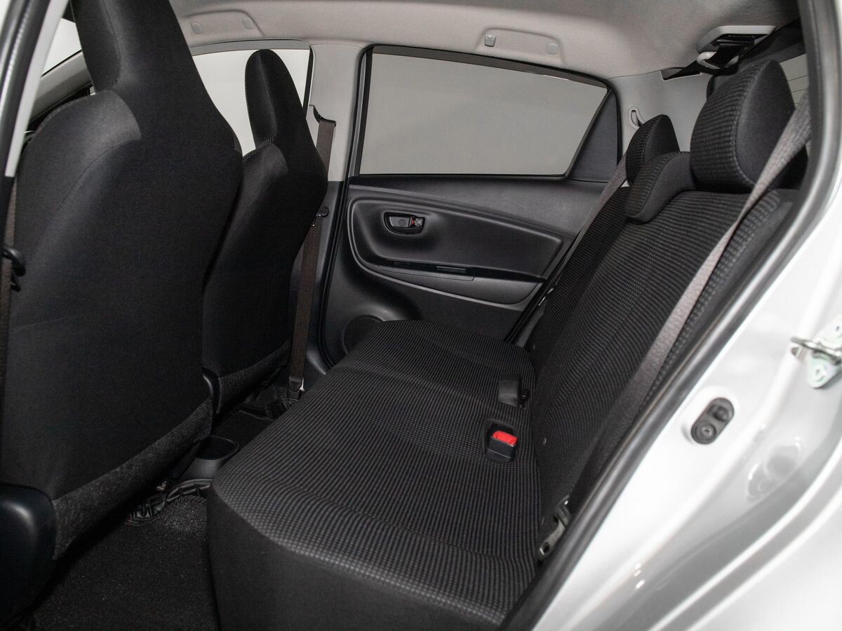 Toyota Vitz 2019 - фото автомобиля