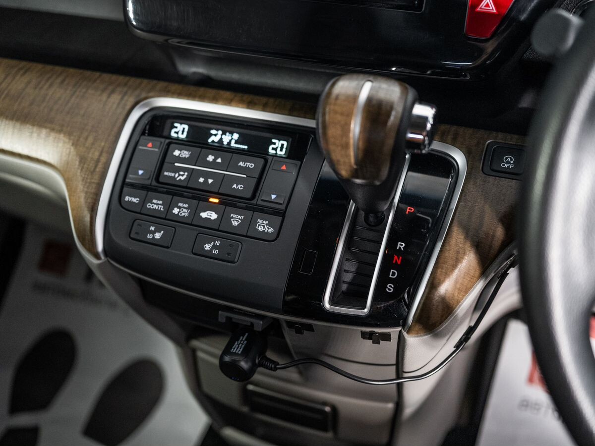 Honda Stepwgn 2015 - фото автомобиля