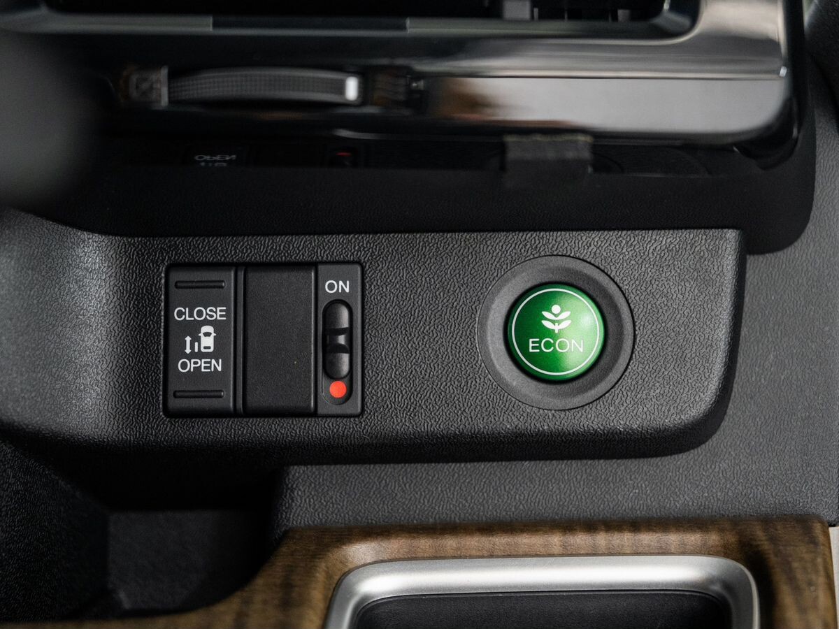 Honda Stepwgn 2015 - фото автомобиля