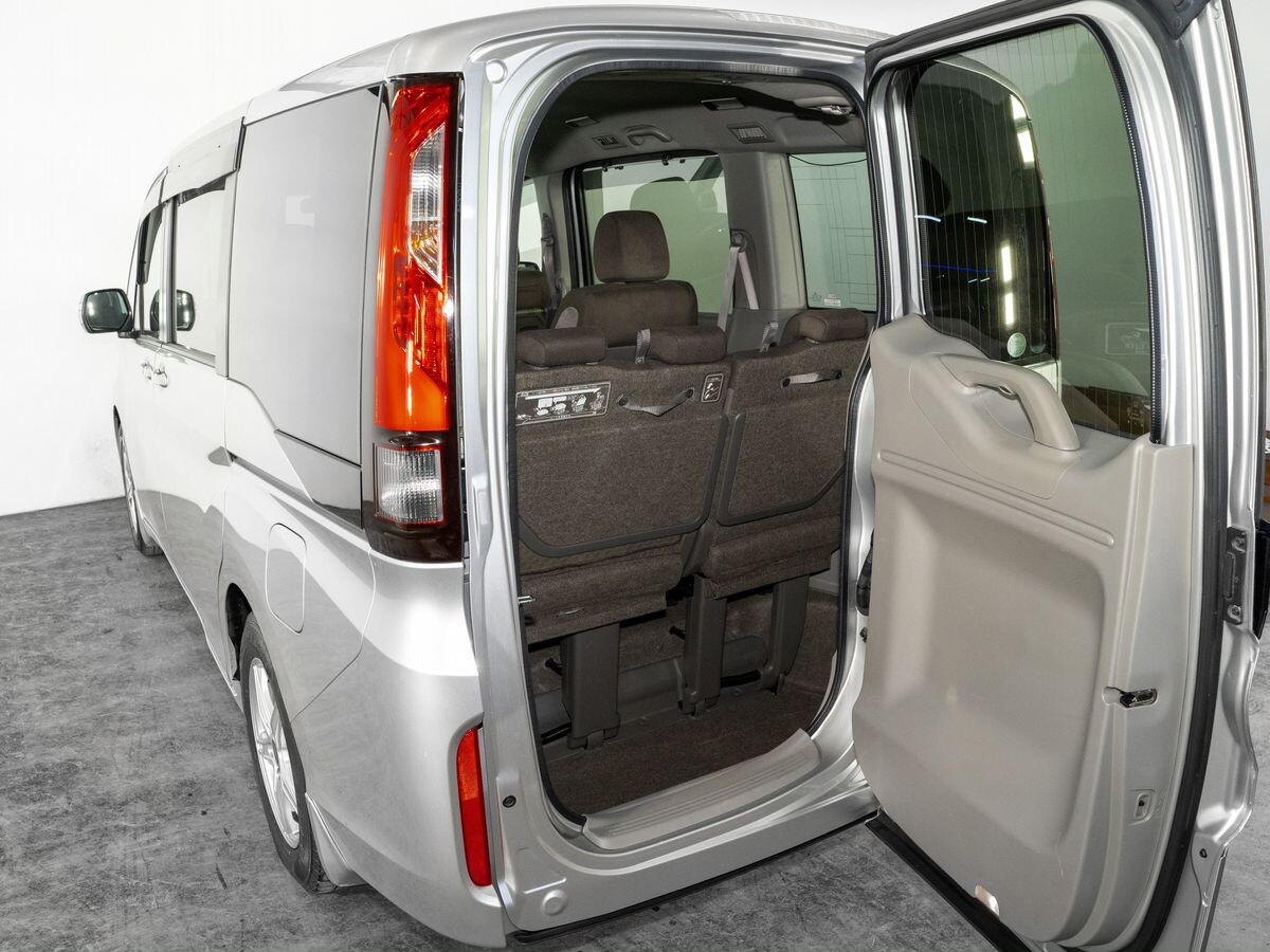 Honda Stepwgn 2015 - фото автомобиля