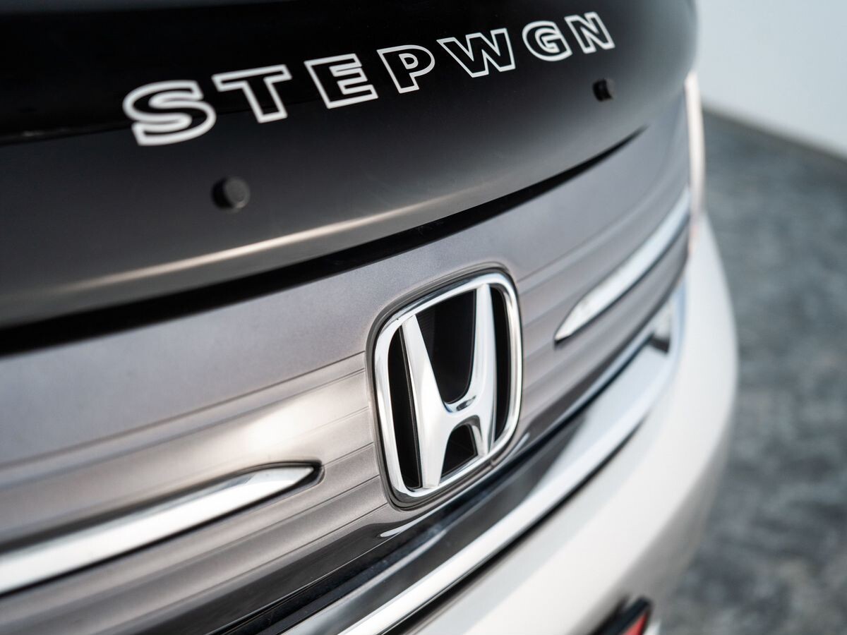 Honda Stepwgn 2015 - фото автомобиля