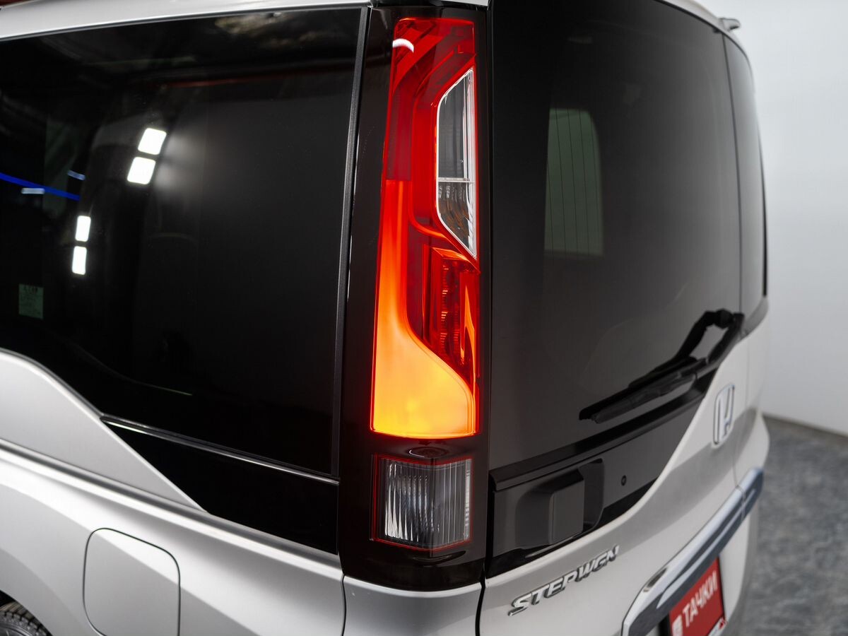 Honda Stepwgn 2015 - фото автомобиля