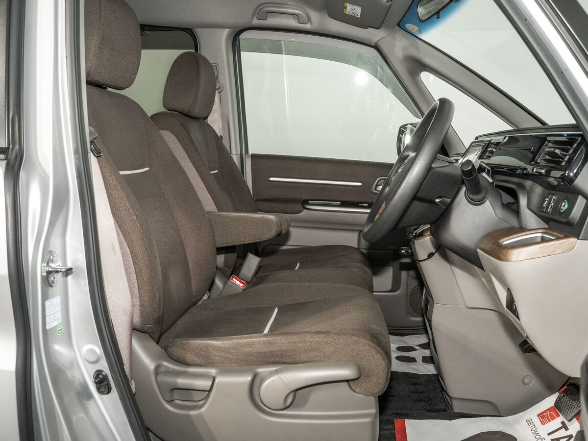 Honda Stepwgn 2015 - фото автомобиля