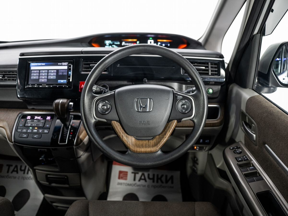 Honda Stepwgn 2015 - фото автомобиля