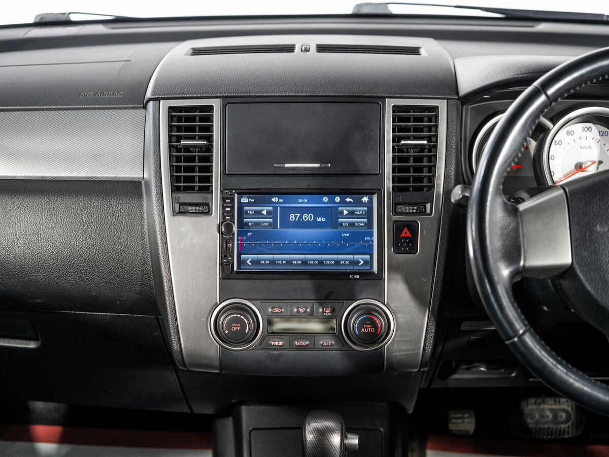 Nissan Tiida 2009 - фото автомобиля