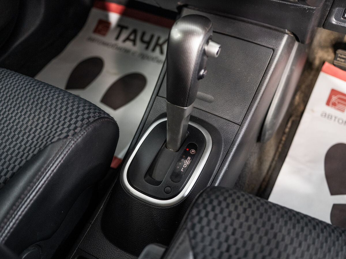 Nissan Tiida 2009 - фото автомобиля