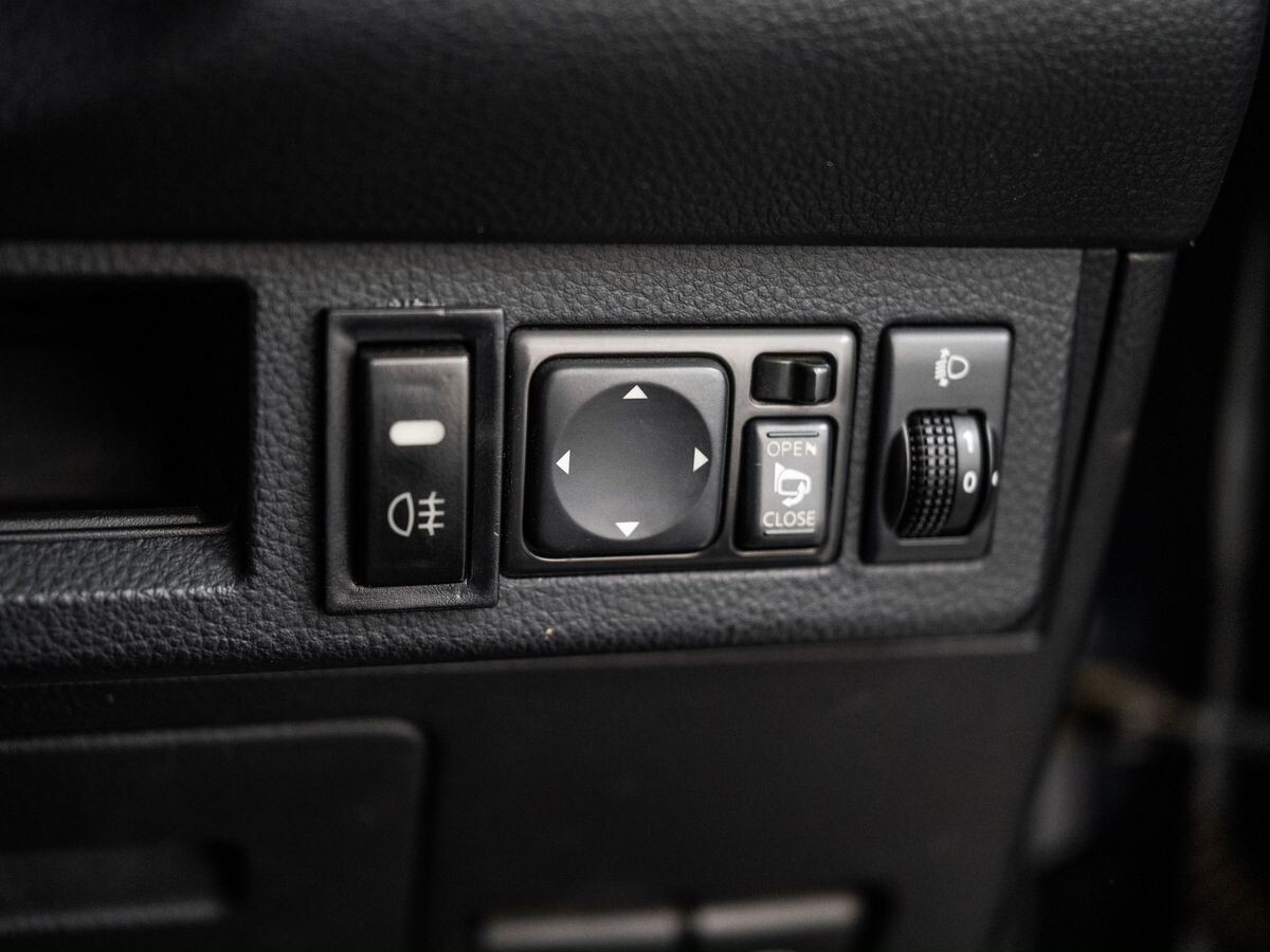 Nissan Tiida 2009 - фото автомобиля