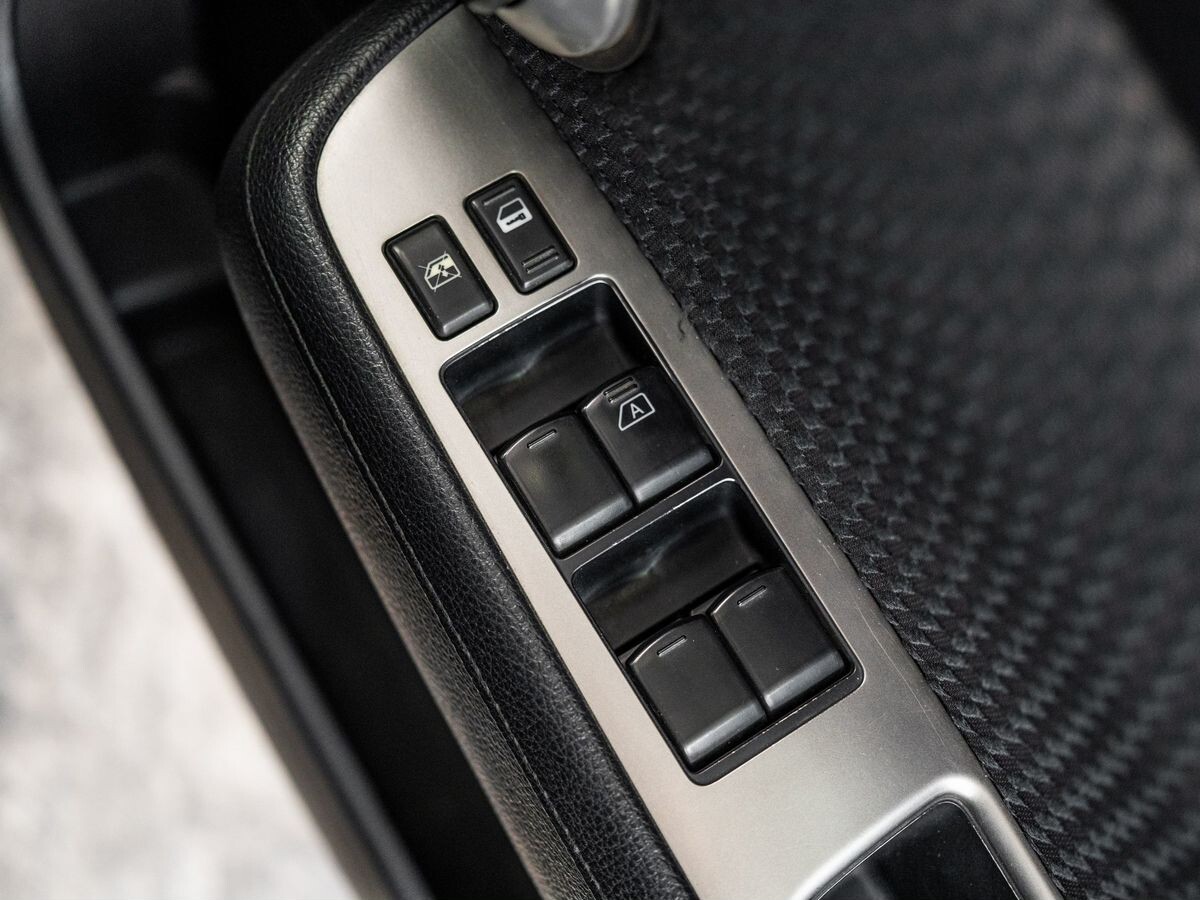 Nissan Tiida 2009 - фото автомобиля