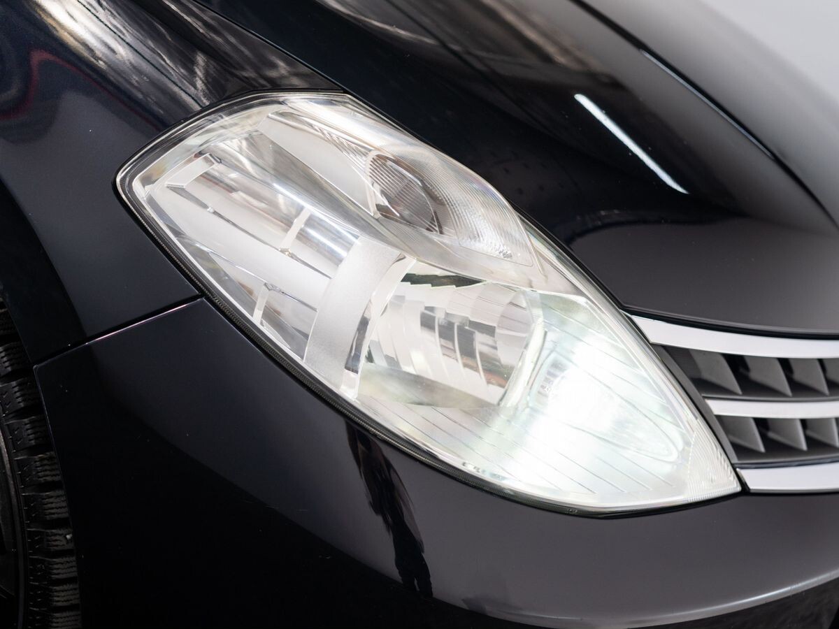 Nissan Tiida 2009 - фото автомобиля