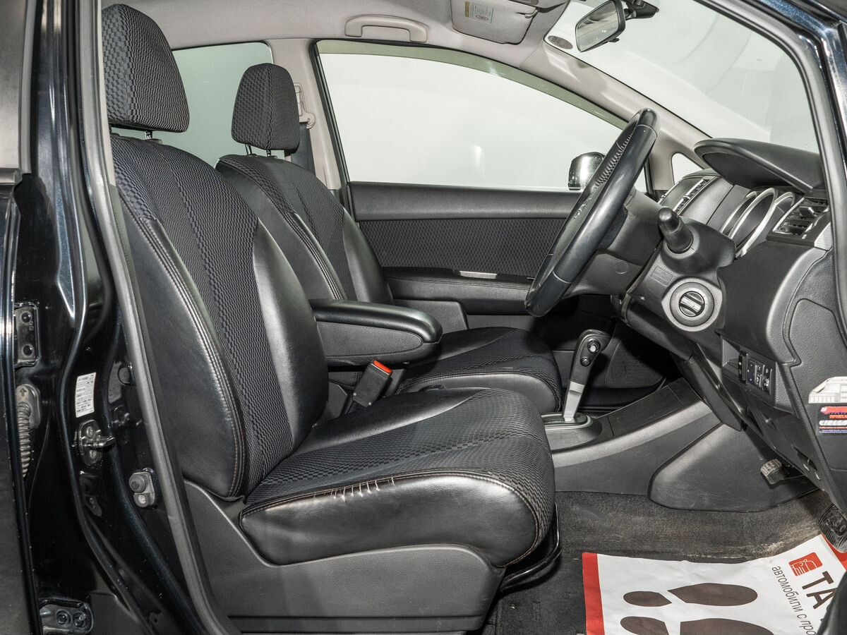 Nissan Tiida 2009 - фото автомобиля
