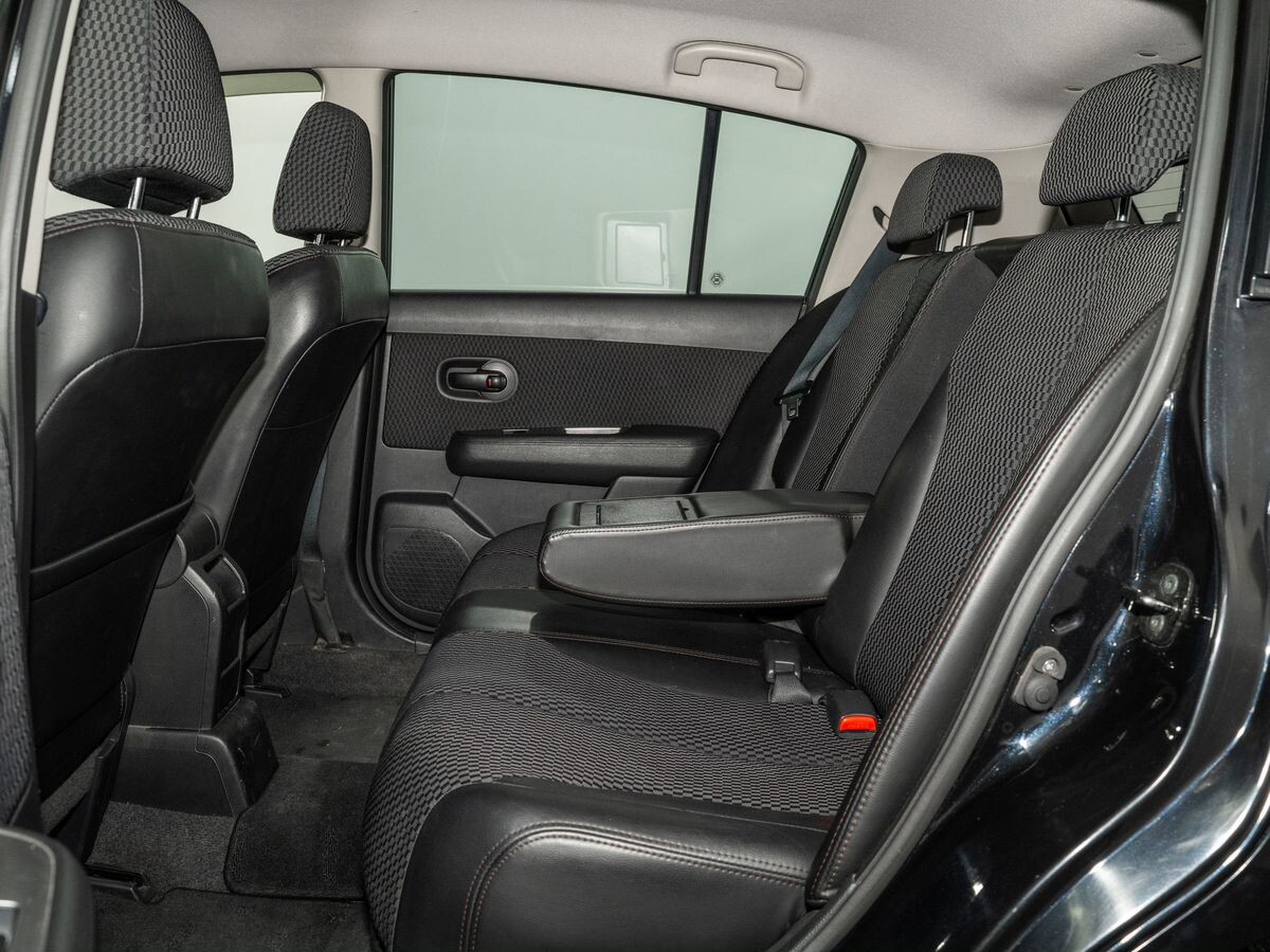 Nissan Tiida 2009 - фото автомобиля