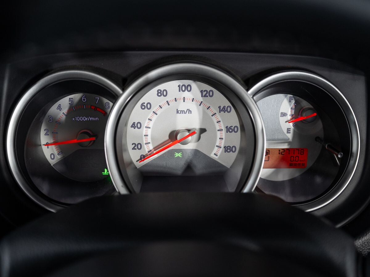 Nissan Tiida 2009 - фото автомобиля