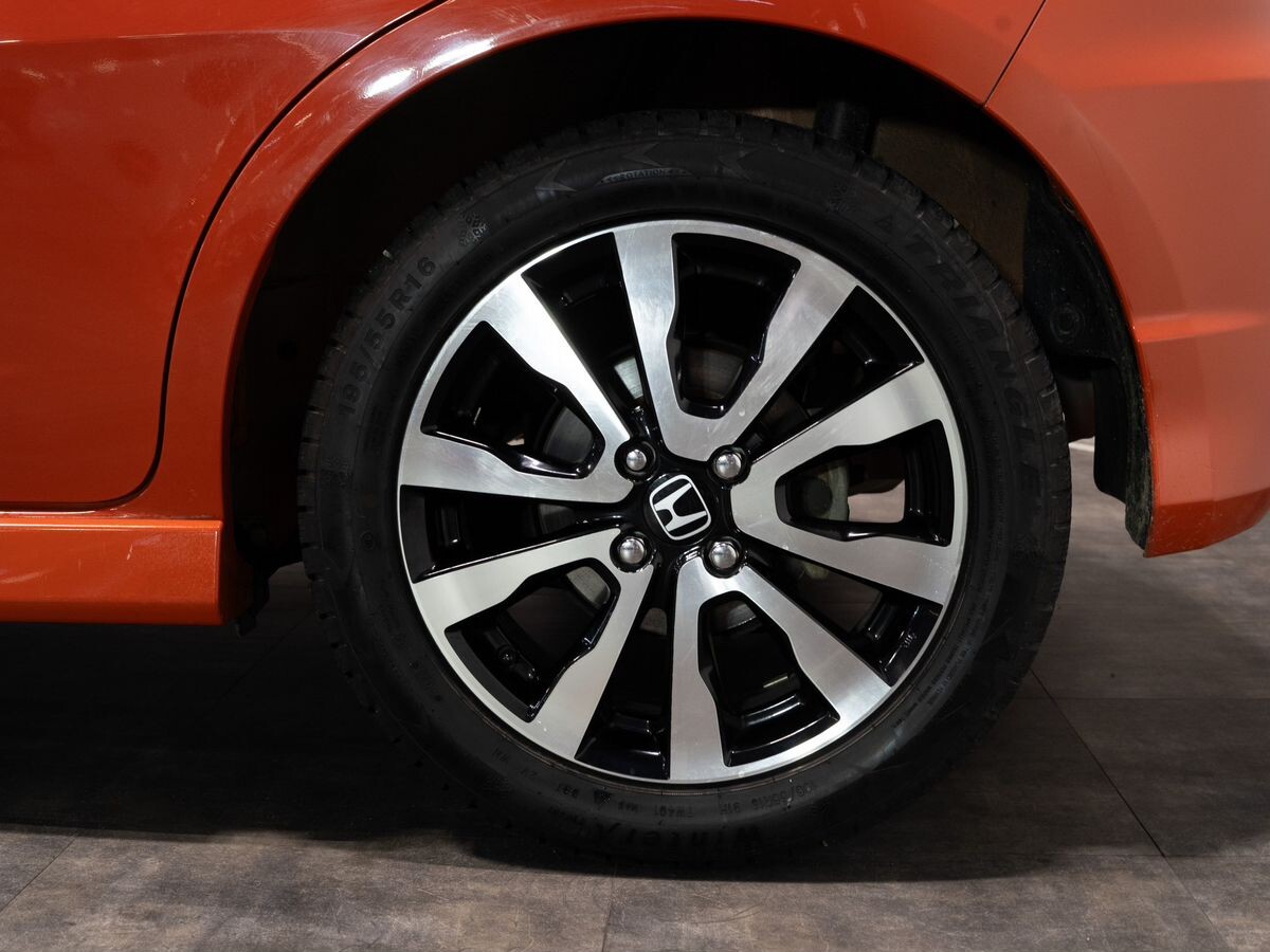 Honda Fit 2011 - фото автомобиля