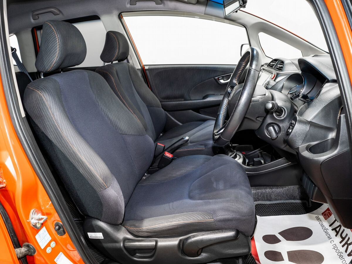 Honda Fit 2011 - фото автомобиля