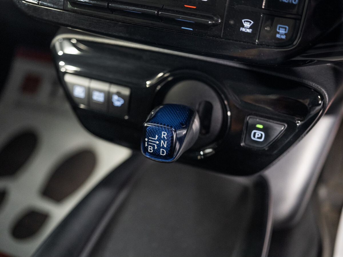 Toyota Prius 2019 - фото автомобиля