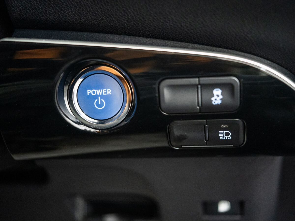 Toyota Prius 2019 - фото автомобиля