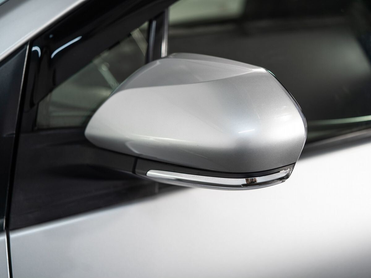 Toyota Prius 2019 - фото автомобиля