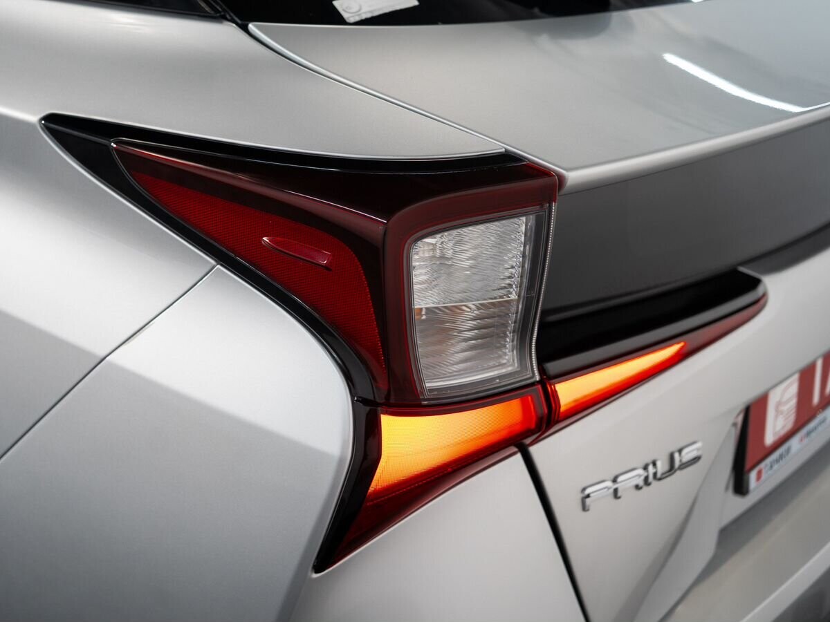 Toyota Prius 2019 - фото автомобиля