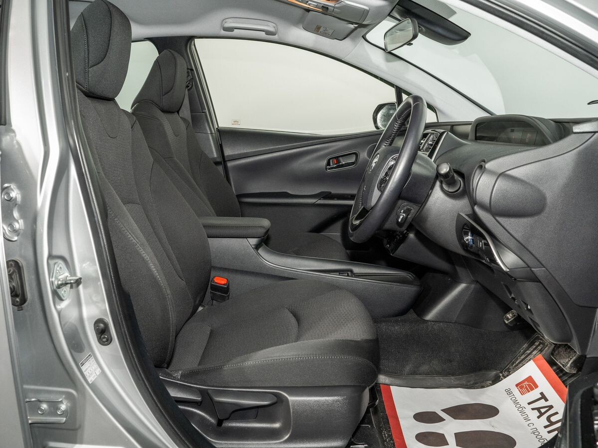 Toyota Prius 2019 - фото автомобиля