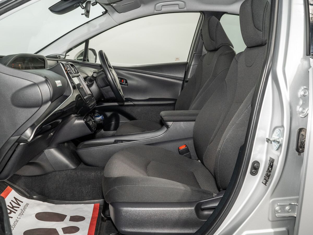 Toyota Prius 2019 - фото автомобиля