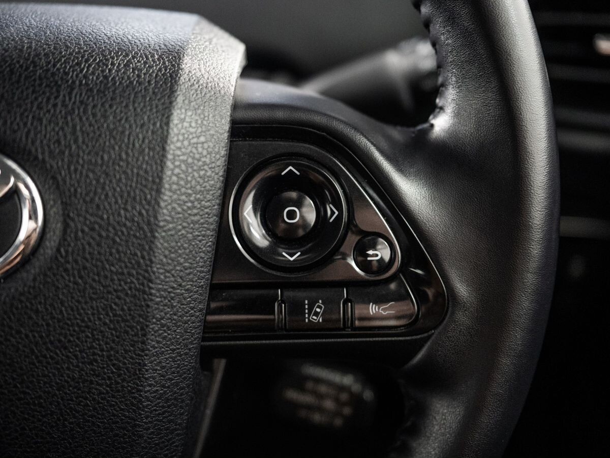 Toyota Prius 2019 - фото автомобиля